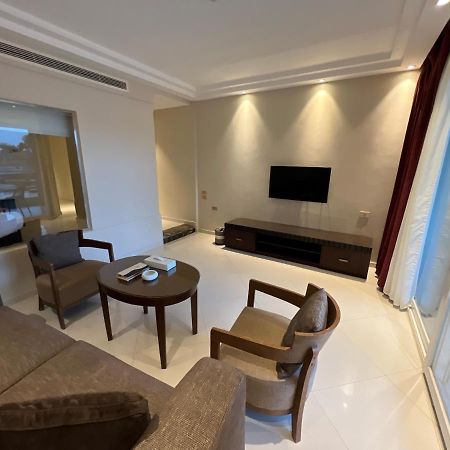 Hotel Grand Ocean El Sokhna à Ain Sukhna Extérieur photo A living room in a suite at the Ritz-Carlton, DIFC, Dubai